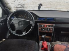 Photo of the vehicle Mercedes-Benz W124