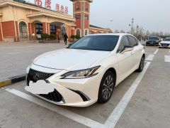 Photo of the vehicle Lexus ES