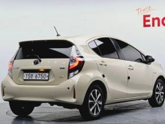 Сүрөт унаа Toyota Prius c