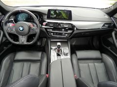 Photo of the vehicle BMW M5