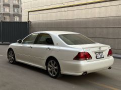 Photo of the vehicle Toyota Crown