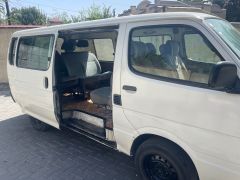 Photo of the vehicle Toyota HiAce