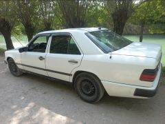 Сүрөт унаа Mercedes-Benz W124