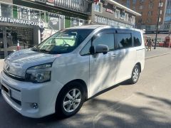 Сүрөт унаа Toyota Voxy