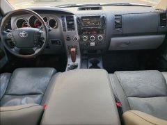 Сүрөт унаа Toyota Sequoia