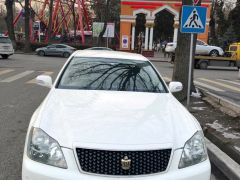 Photo of the vehicle Toyota Crown