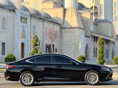 Photo of the vehicle Lexus ES