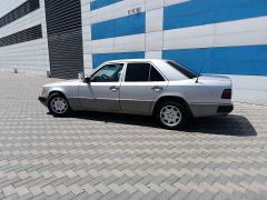 Сүрөт унаа Mercedes-Benz W124