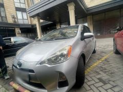 Сүрөт унаа Toyota Prius c