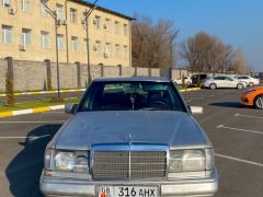 Сүрөт унаа Mercedes-Benz W124