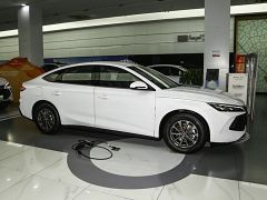 Фото авто BYD Qin L