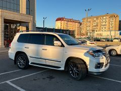 Photo of the vehicle Lexus LX