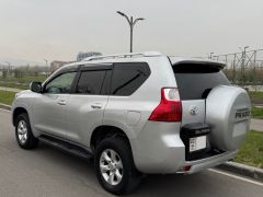 Сүрөт унаа Toyota Land Cruiser Prado