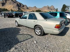 Сүрөт унаа Mercedes-Benz W124