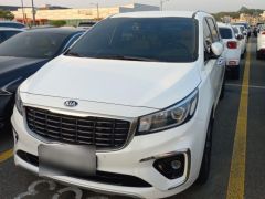 Photo of the vehicle Kia Carnival