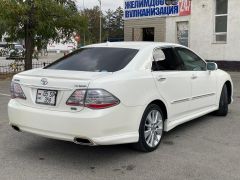 Photo of the vehicle Toyota Crown