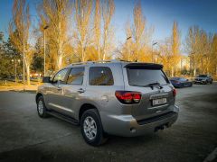 Photo of the vehicle Toyota Sequoia