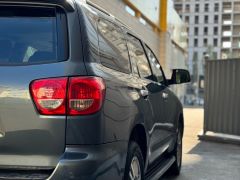 Сүрөт унаа Toyota Sequoia