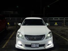 Photo of the vehicle Toyota Crown