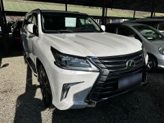 Photo of the vehicle Lexus LX