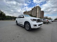 Фото авто Toyota Sequoia