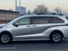 Photo of the vehicle Toyota Sienna