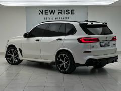 Photo of the vehicle BMW X5