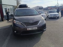 Фото авто Toyota Sienna