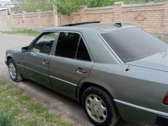 Сүрөт унаа Mercedes-Benz W124