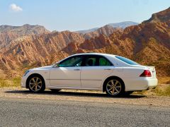 Photo of the vehicle Toyota Crown