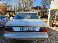 Сүрөт унаа Mercedes-Benz W124