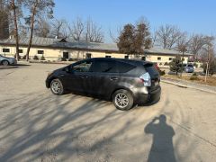 Photo of the vehicle Toyota Prius v (+)