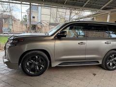 Photo of the vehicle Lexus LX