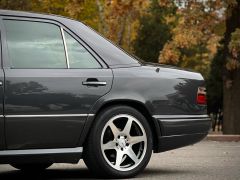 Сүрөт унаа Mercedes-Benz W124