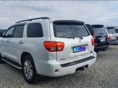 Сүрөт унаа Toyota Sequoia