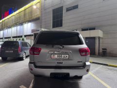 Сүрөт унаа Toyota Sequoia