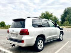 Photo of the vehicle Toyota Land Cruiser