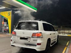 Photo of the vehicle Lexus LX