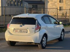 Сүрөт унаа Toyota Prius c