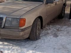 Сүрөт унаа Mercedes-Benz W124