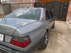 Сүрөт унаа Mercedes-Benz W124