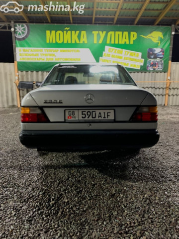 Mercedes-Benz W124