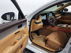 Photo of the vehicle Genesis G90