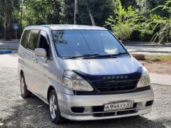 Сүрөт унаа Nissan Serena