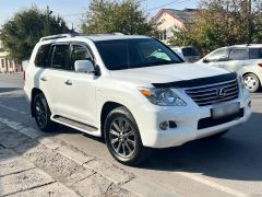 Photo of the vehicle Lexus LX