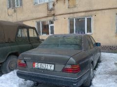 Сүрөт унаа Mercedes-Benz W124