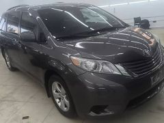 Photo of the vehicle Toyota Sienna