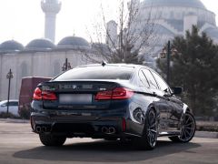 Photo of the vehicle BMW M5