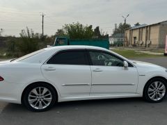 Photo of the vehicle Toyota Crown