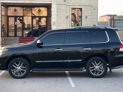 Photo of the vehicle Lexus LX